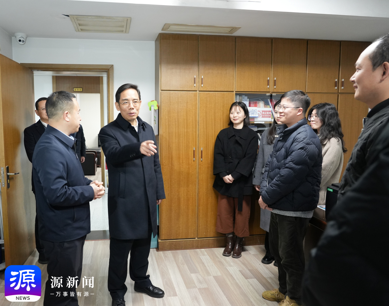 吴舜泽走访慰问金融机构和省属单位