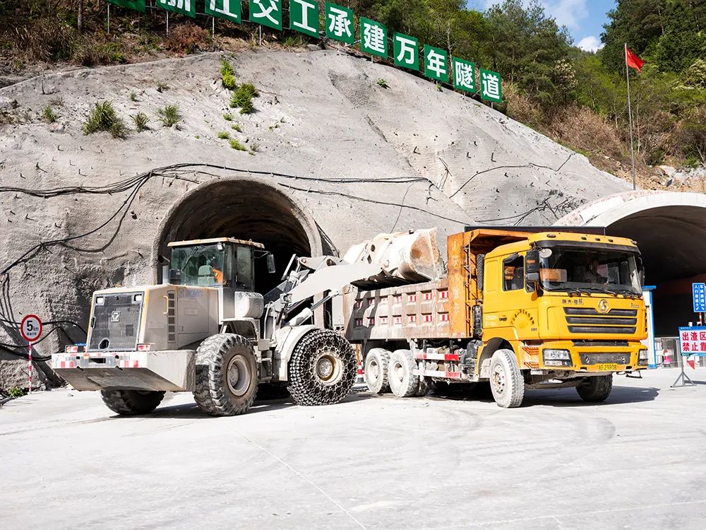 首页>/丽水之干号>庆景青公路万年隧道及接线工程,路线全长约5.