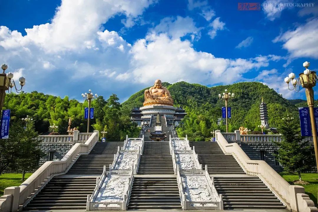 重点文物保护单位"蒋氏故居"和全球最高的露天弥勒大佛等核心旅游资源