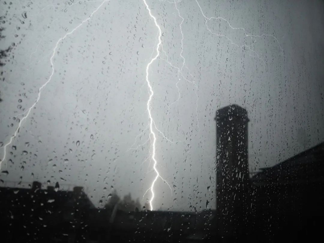 刚刚确认10级雷雨大风冰雹丽水人下班赶紧回家