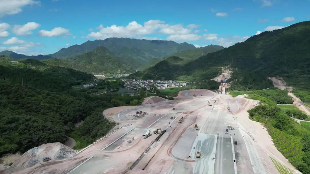 完成进度70%!衢丽铁路建设"马力全开"
